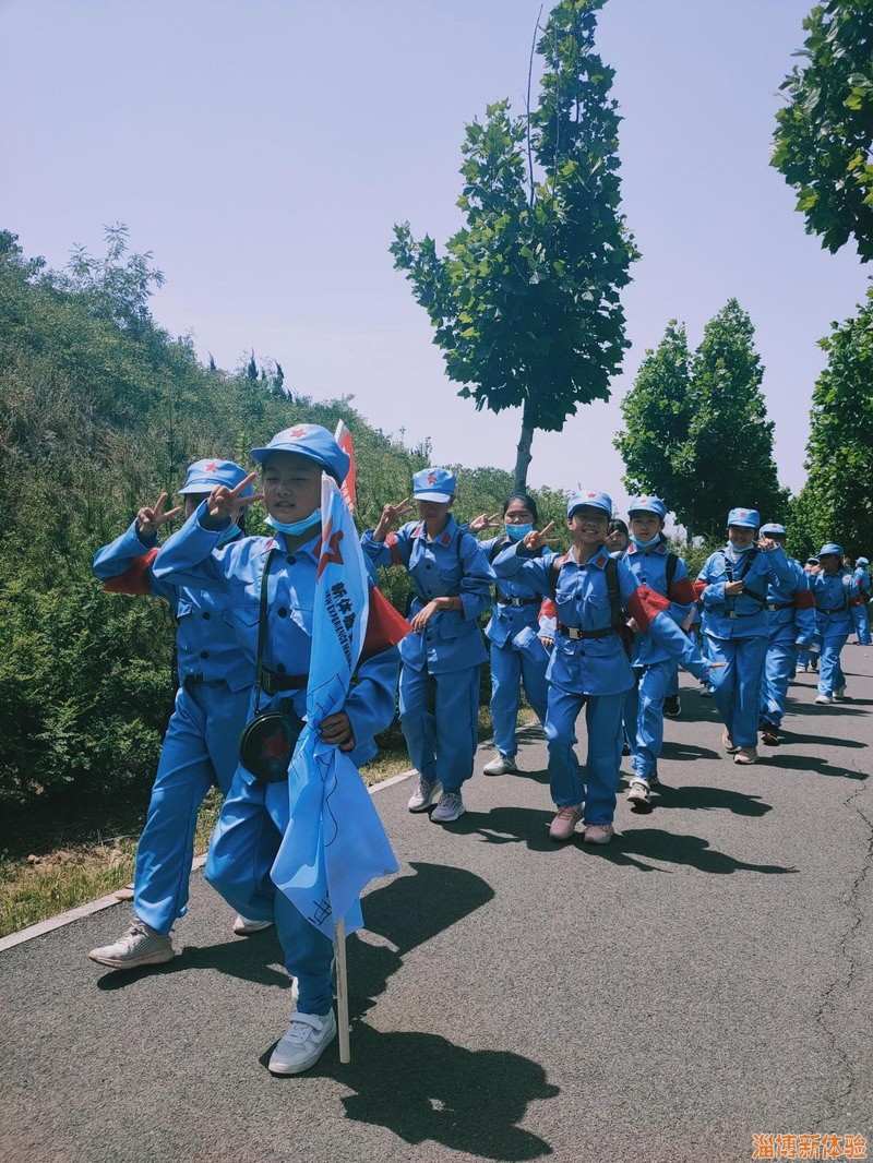 2021年某小学重走长征路徒步活动