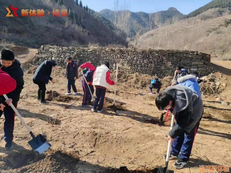 2022年3月某中学植树节活动